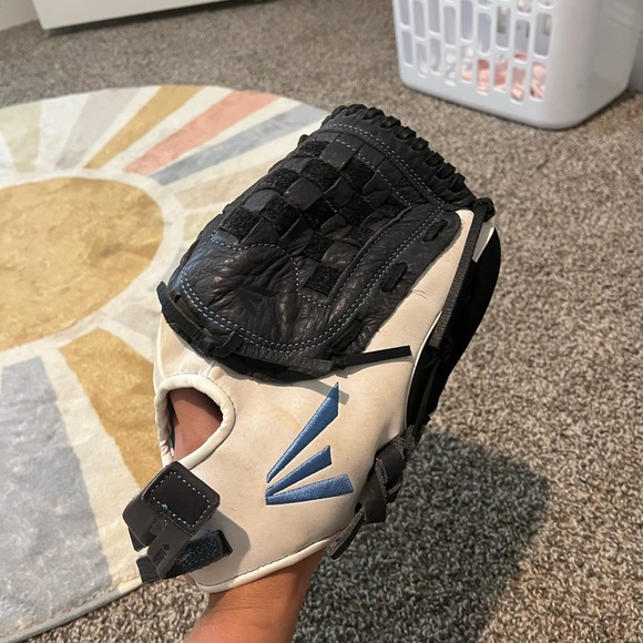 Easton Left Handed Softball Glove - Picture 4 of 4